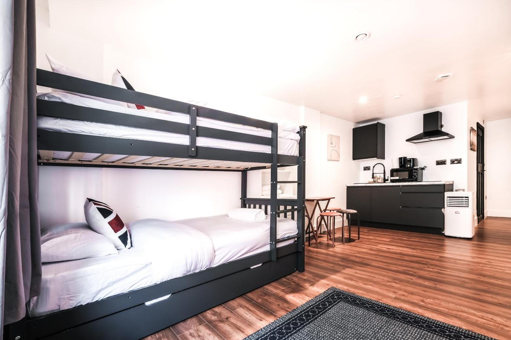 Spacious Apartment In Piccadilly Sleep 6 Vrb London Exterior photo